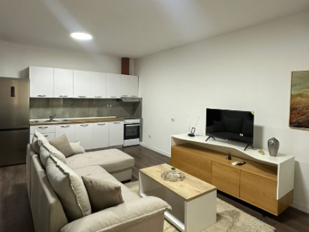 🏡 Jepet me Qira Apartament 3+1 – Komuna e Parisit