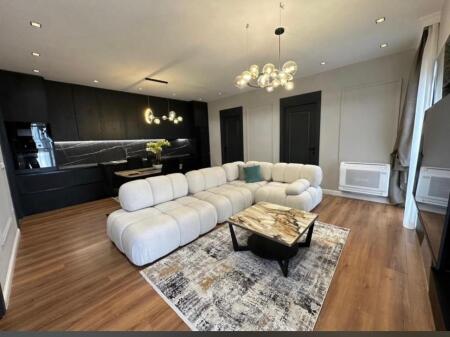 Apartament luksoz 3+1+2 për qira në Garden Building