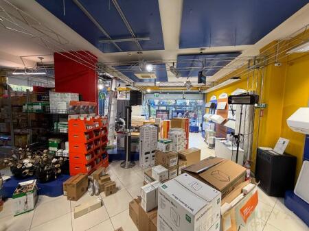 UNITÀ COMMERCIALE IN AFFITTO – BLV. JEANNE D’ARC