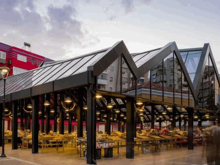 🌟 Shitet 4+1 në Pazari i Ri – Hapësirë e Bollshme Banimi në Qendër të Tiranës