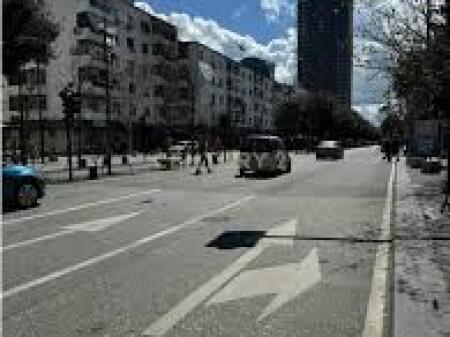 Negozio in affitto sul bordo della strada – Viale Zogu i Parë