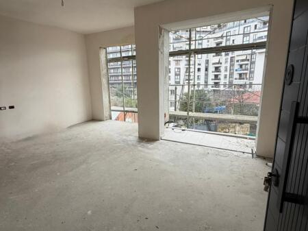 🏢 Shitet Apartament 1+1 – Fusha e Aviacionit