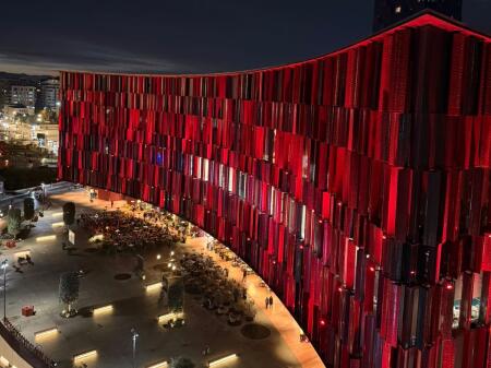 Shitet apartament 3+1+2 tek Stadiumi Air Albania