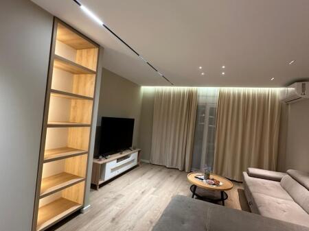 Apartament me qira 2+1+2+3 ballkone te Bulverdi Migjeni , Astir