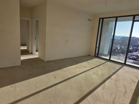 ZYRE ME QERA 100 M2 PORCELAN 700 EURO