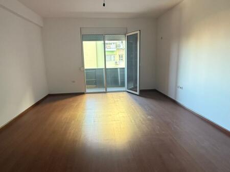 Affitto, Appartamento 2+1+2, Ndre Mjeda, Tirana. L'appartamento è offerto per Uffici.