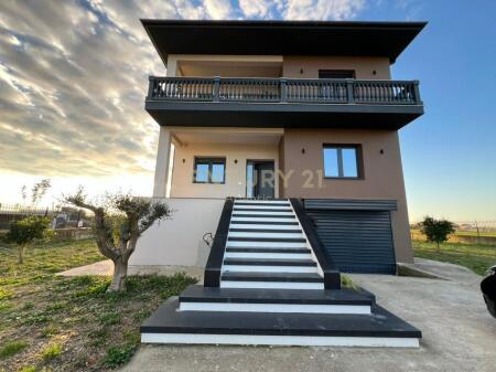 VILLA UNICA SU 3 PIANI IN VENDITA A 4 RRUGET, SHIJAK DURRES