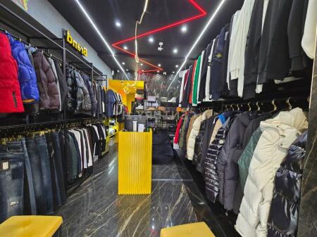 ATTIVITÀ COMMERCIALE BOUTIQUE IN VENDITA A VASIL SHANTO, STRADA PRINCIPALE! 30.000 €