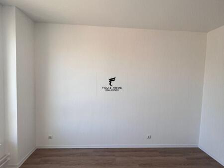 ZYRE ME QERA 106 M2 RRUGA E BARRIKADAVE 80.000 LEKE