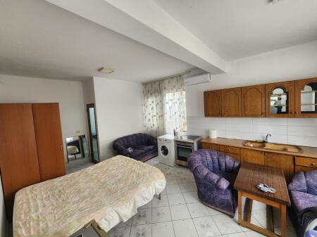 JEPET ME QERA GARSONERE NE KENETE DURRES