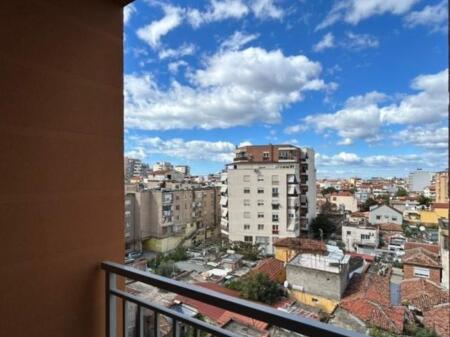 🌟 2+1 me Parkim në Shkolla e Kuqe – Shitet në Vend Strategjik