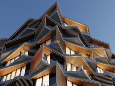 JEPET ME QERA AMBJENT BIZNES 83M2 "LIQENI I THATË" 150.000 LEKE