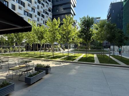 Zyrë me qera – Square 21 Dhjetori