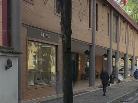 DYQAN ME QERA 91 M2 QENDER 3300 EURO