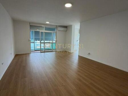 APARTAMENT 3+1+2 ME QIRA, TEK ISH-EKSPOZITA, TIRANE!