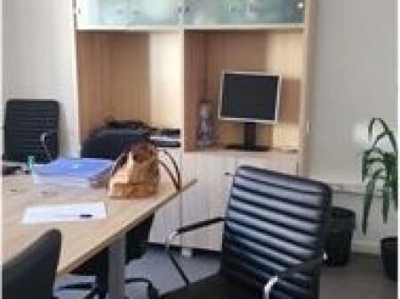 Vile ne shitje tek Rruga e Kavajes.