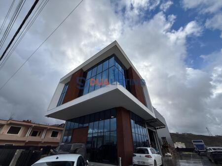 Magazine/ showroom for sale in the Vaqarri area!