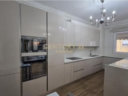 Apartament 2+1+Garazhd me qira tek Kompleksi Dinamo