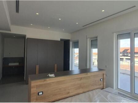 Shitet Vilë Ekskluzive me Pishinë – Rezidenca Kodra e Diellit 1