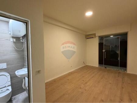 Ambient komercial me qira 550€/Muaj