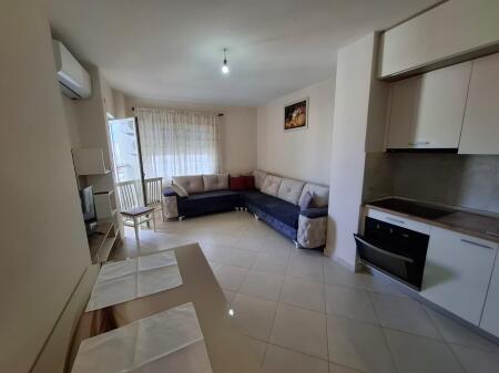 Jepet apartament me qera 2+1+2