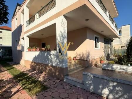 VILLA SU DUE PIANI IN AFFITTO A LAPRAKE 90.000 LEKE