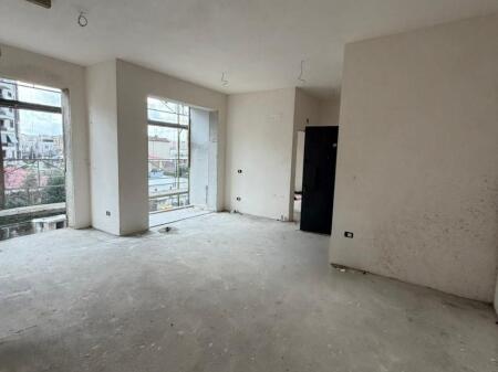 🏡 Shitet apartament 1+1 te Fusha e Aviacionit