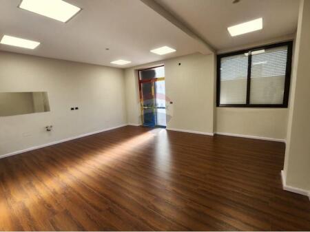 Ambient zyrash per qira te Ish Tregu Elektrik!