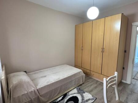 Apartament 2+1 me qera tek Komuna Parisit, 700 Euro