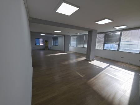 Zyrë me Qira – 370 m² te Usluga