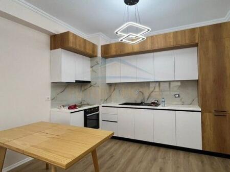 Qera, Apartament 2+1+Post Parkimi, Unaza e Re, Tiranë