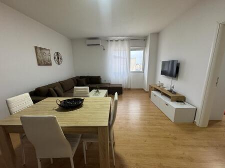 Jepet apartament me qera 1+1