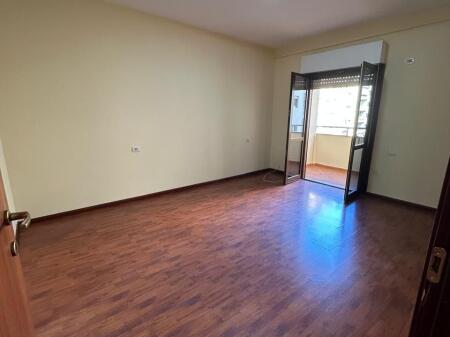 Office for Rent at the Paris Commune (ID BZ2727) Tirana