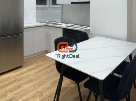 Tek Rruga E Barrikadave ,Jepet Me Qira Garsionere E Bollshme!!