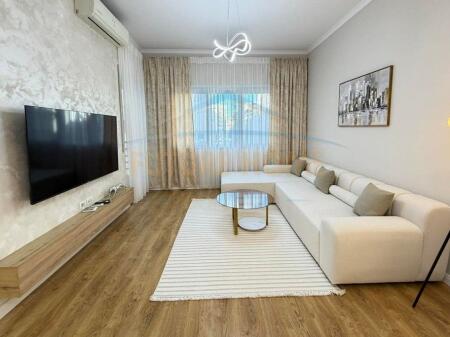 Shitet, Apartament 2+1, Unaza e Re