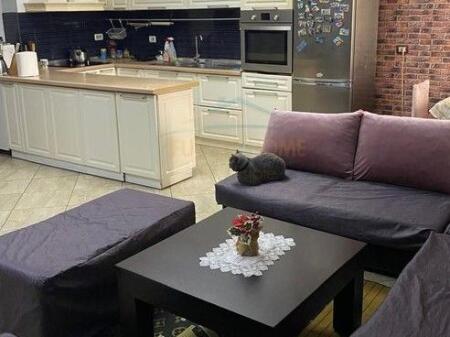 Shitet , Apartament 2+1 , Fresku , Tiranë.