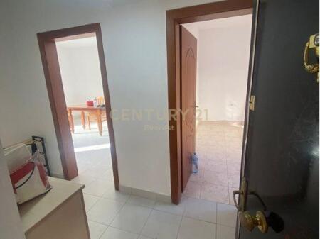 Apartament 1+1 per shitje tek Shkolla e Kuqe