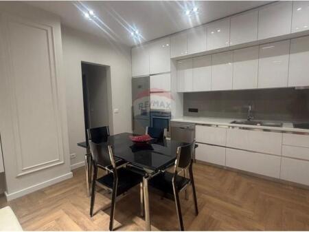 2+1+2 + GARAZH PËR QIRA Pazarit te Ri