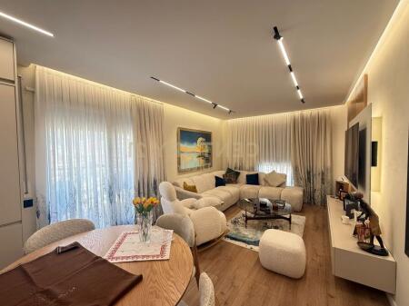 Shitet Apartament 2+1 ne Xhamllik 260,000 €