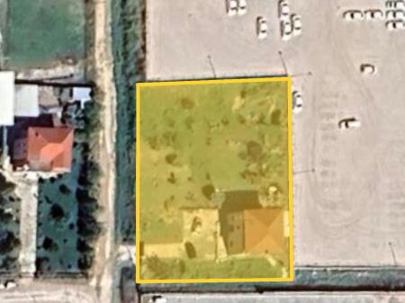 VENDESI FUNZIONALE E TERRENO IN VENDITA, RINAS.