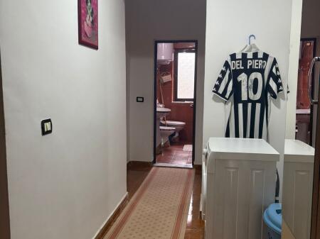 Shitet apartament 2+1 me kuzhinë më vete dhe depo