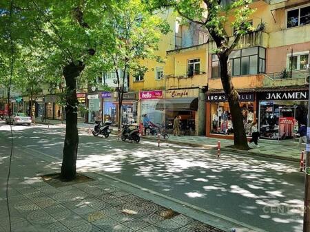 Dyqan per shitje ne Myslym Shyr, 65m2