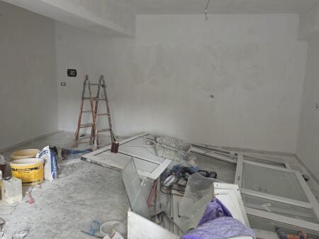 Dyqan me Qera Buze Rruge prane Policise Durres