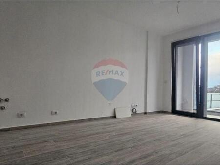 Shitet Apartament 1+1+Post Parkimi Akses Tirana !