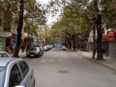 Dyqan per shitje ne Myslym Shyr, 65m2