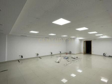 AMBIENT ZYRE ME QIRA, TEK LIBRI UNIVERSITAR, TIRANE!