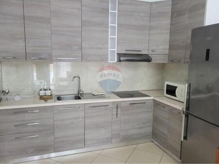 *1+1 me qera tek Tirana Golden Park*