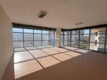 EKSKLUZIVE AMBIENT KOMERCIAL PER QIRA KINOSTUDIO