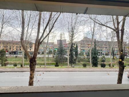 Zyre me Qera : 4 Ambiente Pune📍Vasil Shanto (Buze Unaze) - 55,000 Lek - S.90m² || Pozicionim Buze Rruge Kryesore🔥