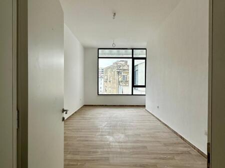 Jepet me qera zyre , donika center